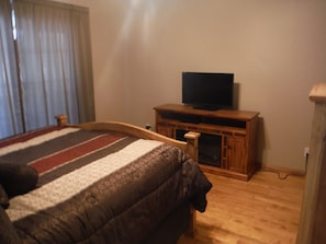 Master Bedroom (Ground Floor) 