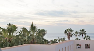 Ubicación, ubicación !! A pie de playa privada. Comunidad cerrada. Vistas y piscina!