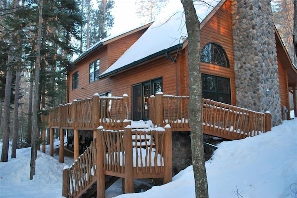 Bass Lake Log Home