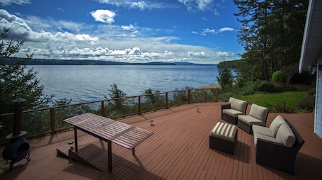 Massive deck with panoramic views of Hood Canal.