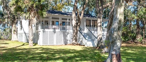 Low Country Cottage located within the gates of Colleton River Club