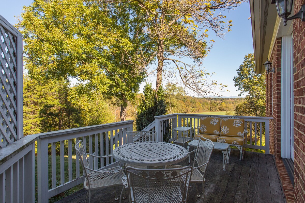 Braeside Annex | Comfort Close to Boars Head & UVA