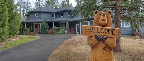 Front entrance to Mountain Manor