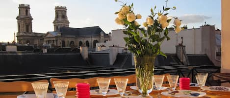 Terrace - dining table for up to 10 guests, view to St Sulpice and Eiffel Tower