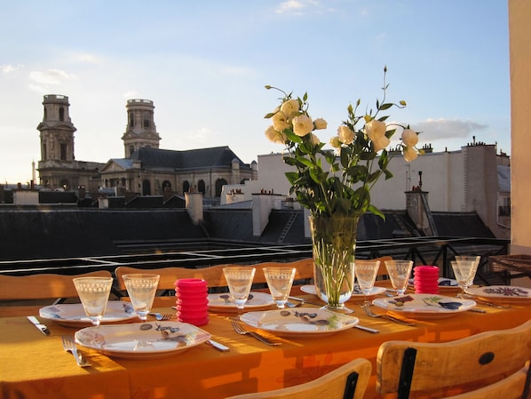 Terrace - dining table for up to 10 guests, view to St Sulpice and Eiffel Tower