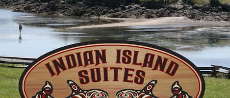 Indian Island and Indian Island Suites Logo