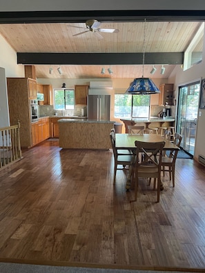 Plenty of open space and Stools at the counter to enjoy the family 