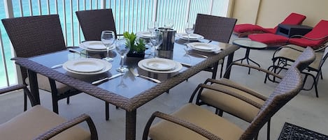 Relaxing and Enjoy your meal at this Ocean front balcony.