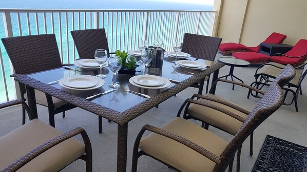 Relaxing and Enjoy your meal at this Ocean front balcony.