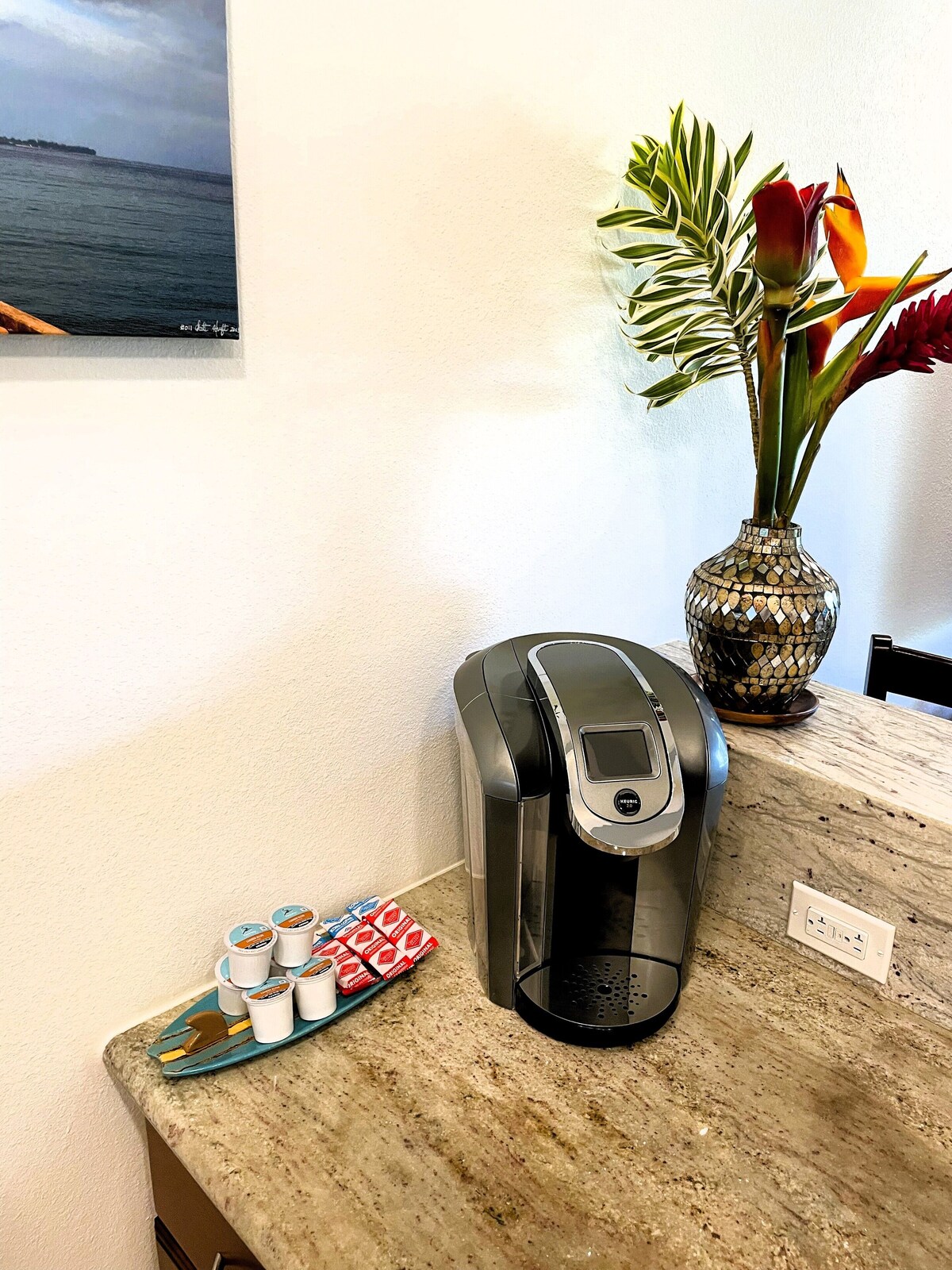 Beautiful Top Floor Condo With Vaulted Ceilings And Lanai