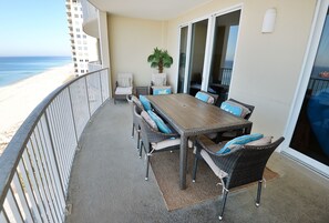 Relax listening to the sound of the waves on the oversized balcony