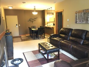 Living room/ Dining room