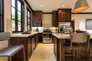 Kitchen/Dining Area