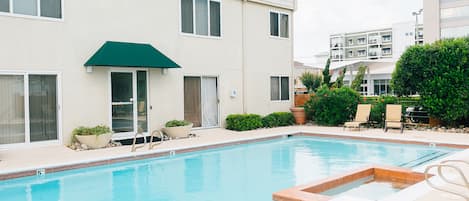 NICE CONDO GUESTS ONLY POOL