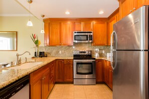 Amazing kitchen with granite countertops. Fully stocked with plenty of room!