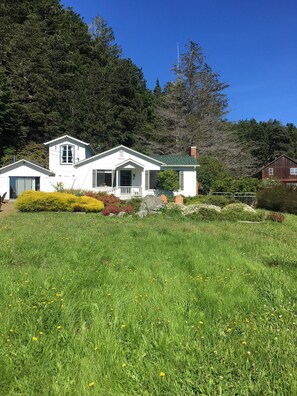 Cottage is two units:  main cottage and connected guesthouse (small unit/ tower)