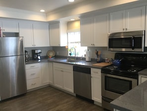 Newly remodeled kitchen.
Well appointed.