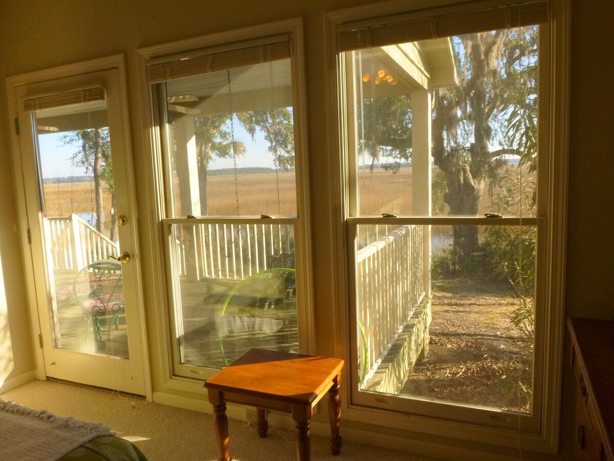Marshside, pet-friendly. Accessible, quiet, lovely. Central to Beaufort, HHI.
