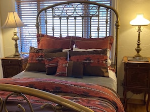 Master bedroom- Queen size bed