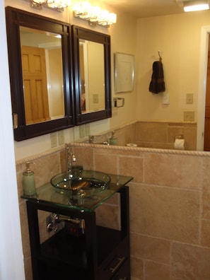 Master bathroom 2nd vanity