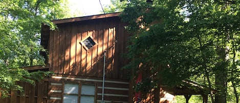 Real Log Cabin & rustic comfort for family just outside the GSMNP!