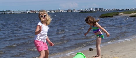 This little stretch of bayside beach is just 1 mile - easy walk - bike - drive