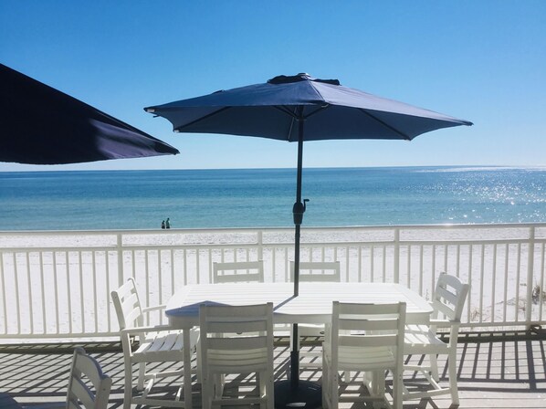 This is your view ...2 minute access to the Beach and Emerald waters