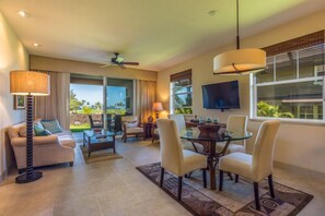 Beautiful, tasteful, Hawaiian Elegance with a full Ocean View