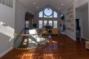 Front entryway, upstairs