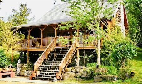 Front Exterior facing 5-Acre lake