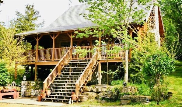 Front Exterior facing 5-Acre lake
