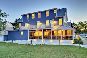 Sundeck, Screen Porch and Parking 