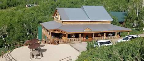 SilverCrest Lodge & Bunk House (green roof)