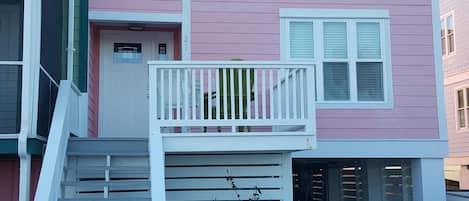 Front of 21 Gulick, The Pink Beach house