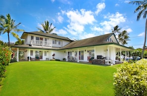 Watch your children play on this large lawn or use it to sunbathe while they nap