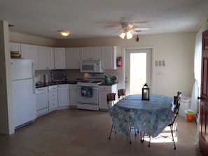 Kitchen/dining area