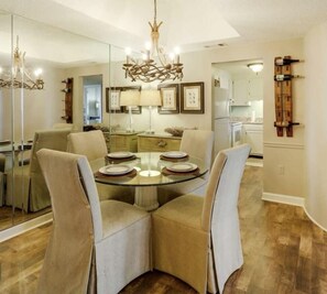 Dining Room - Seating for 4