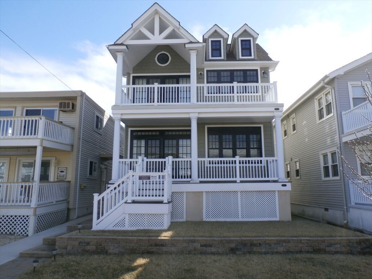 3BR/2BA 1st Floor Beach House at 4641 West Ave – 2 Blocks from the Beach!