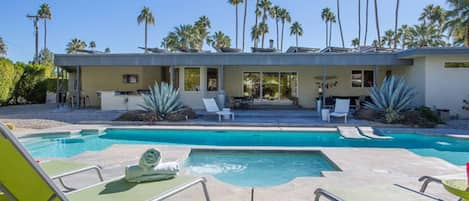 Backyard pool & hot-tub.