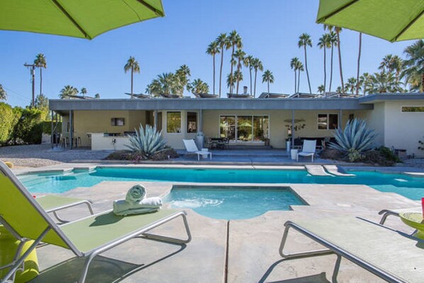 Backyard pool & hot-tub.