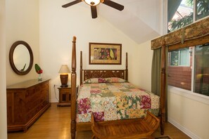 The master bedroom has a 4-poster, King-sized bed, A/C and en suite bathroom.