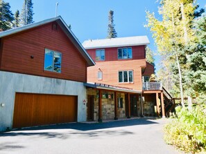 Coming up the driveway, you’ll see that our home sits in such an ideal location.