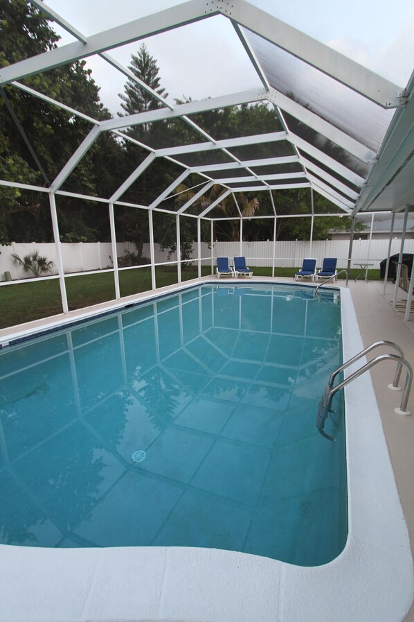 Very large pool with plenty of loungers and seating.Fully enclosed by screen. 