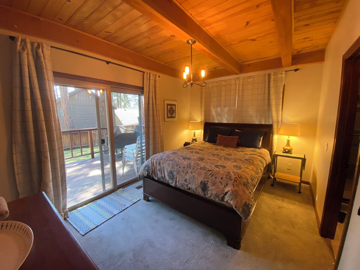 Private Neighborhood Beach – Gated Community – Hot Tub -Grassy Yard – 8 Guests