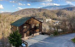 Flat driveway with an amazing view! Perfect location in heart of Gatlinburg