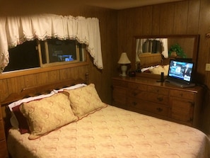 queen bedroom