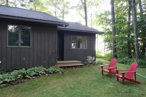 Front Yard & Entry
