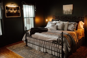 Luxurious King size bed!
