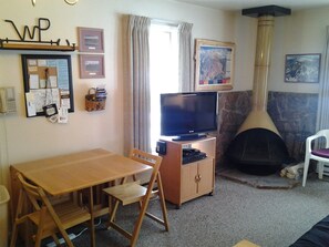 Flat-screen TV, Blu-Ray DVD/CD player, free WiFi, & wood-burning fireplace.