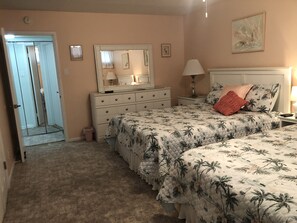 Large bedroom with 2 double closets and 2 queen-sized beds